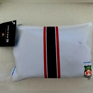 United Airlines Limited Edition Wrexham Amenity Kit